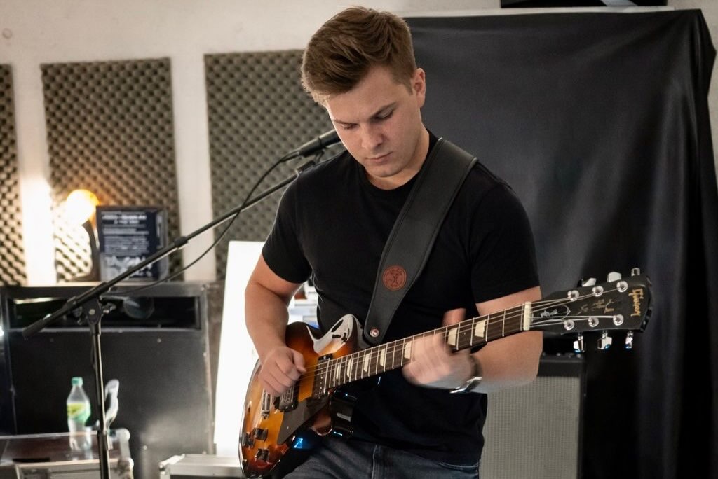 Flashback Radio Band Member